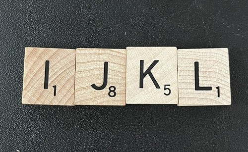 SCRABBLE VINTAGE LETTERS GENUINE GAME REPLACEMENT PIECES CRAFTS ALPHABET - Picture 4 of 8