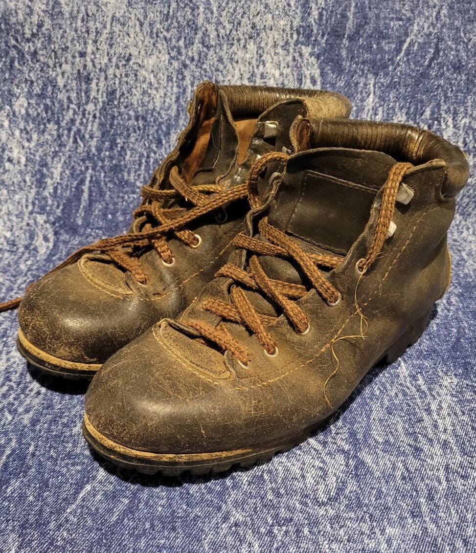 Vintage Vasque Hiking Boots Leather Distressed Gem
