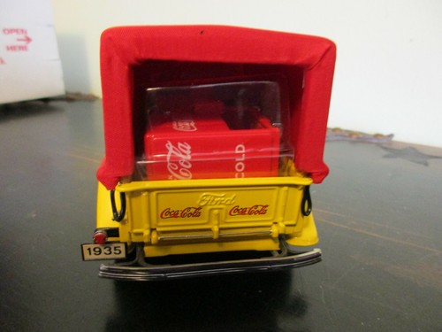 Danbury Mint- Coca Cola 1935 Ford Delivery Trk 1:24 W/ Vending Machine & Title - Picture 3 of 12