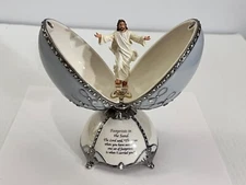 Ardleigh Elliot Journey of Faith Egg Music Box Footprints of Savior Jesus