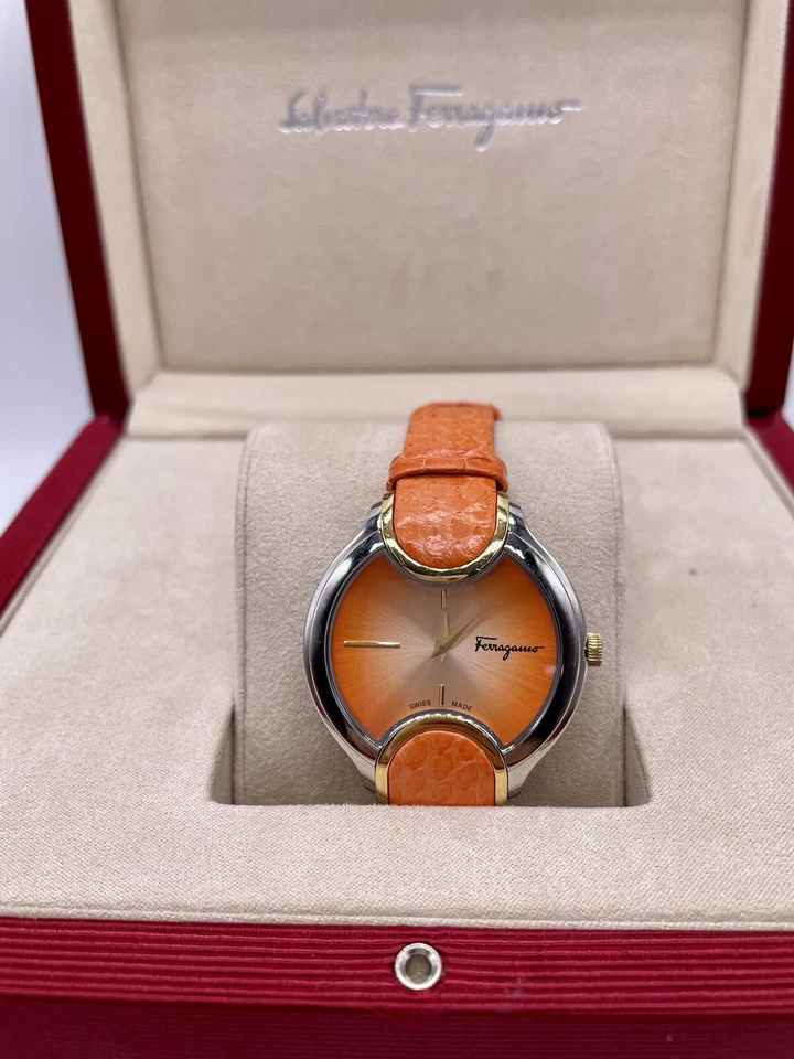 Reloj con correa de cuero de cuarzo suizo Salvatore Ferragamo para mujer FIZ030015 Foto 2 de 4