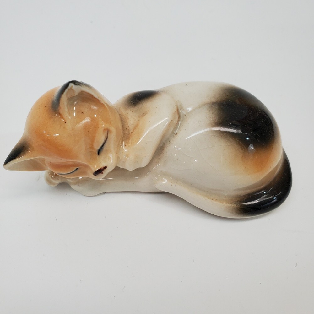 Vintage Mid Century Ceramic Sleeping Calico/Tortie Cat Figurine 3.5