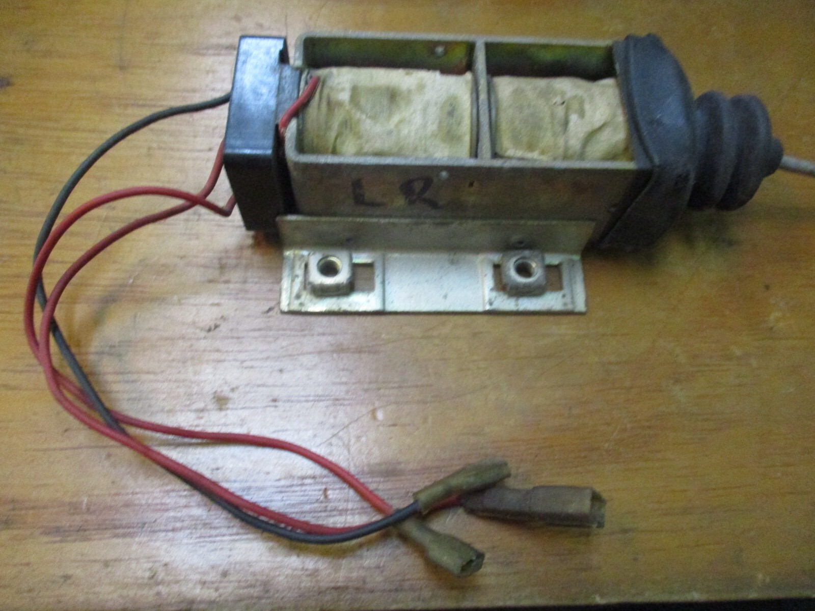 Rolls Royce Silver Shadow, Wraith, Corniche Bentley T door lock solenoid UB19115