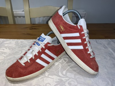 red mens gazelles