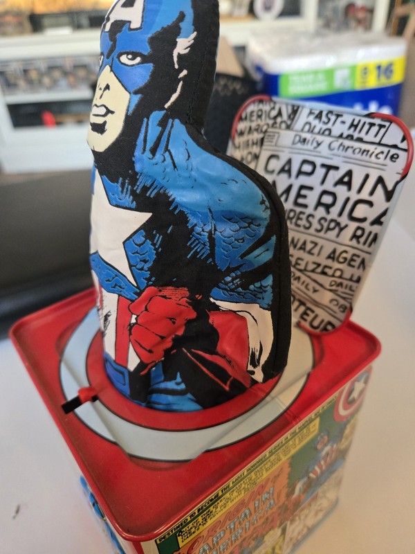 Captain America Jack in the Box Marvel Schylling Metal WORKS 2005