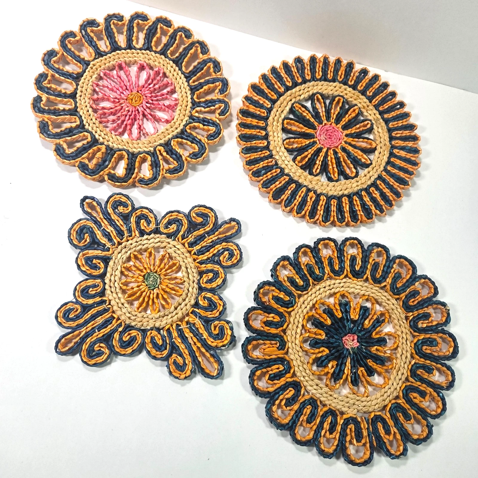 Vintage Woven Raffia Trivets Set 4 Floral Hot Pads Boho MCM Straw Wall Decor - product detail image 1