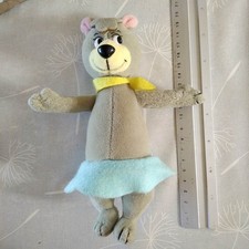 KINDER maxi surprise - HANNA BARBERA - peluche Cindy Bear / Yogi Bear 1996