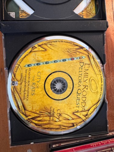 Emily Rodda Deltora Quest 3 - CITY OF RATS 3x Juego de CD Audio Libro Australia - Imagen 4 de 4