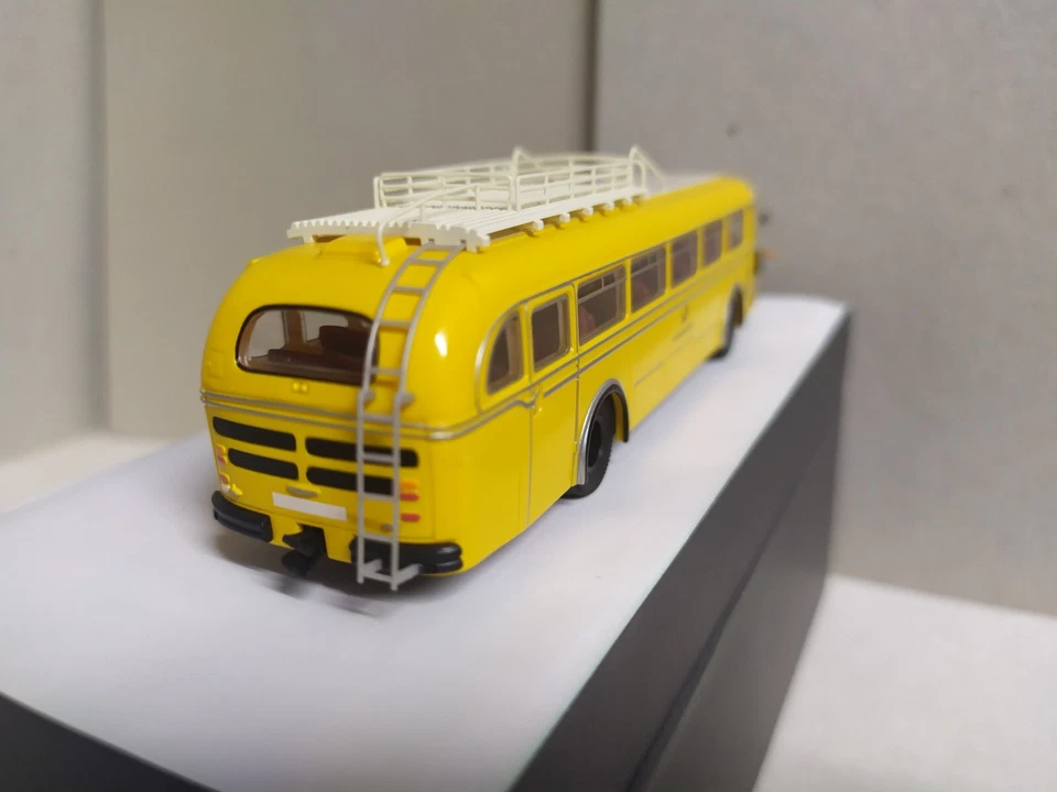 Autocar MB O 6600 H . Deutche Post . Brekina 010456 . Escala 1/87 - Imagen 3 de 4