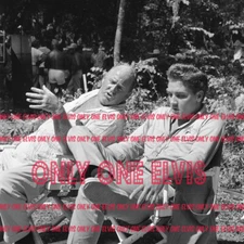 1962 ELVIS PRESLEY in the MOVIES "FOLLOW THAT DREAM" PHOTO w/ Colonel PARKER 02