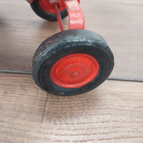 Vintage Hubley Cast Iron Farm Tractor Wide Front Red - Picture 12 of 14