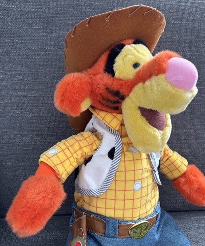Disney Store Winnie Puuh Tigger als Toy Story Woody 12 Zoll Plüschtier Stofftier - Bild 2 von 24