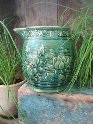 Large Antique Lily Pond Dark Green Glazed Yellow Ware Pitcher Fish Handle - Picture 3 of 12
