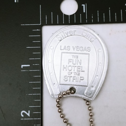 Silver Bird Hotel & Casino Good Luck Horseshoe Keychain Fun The Strip Las Vegas - Picture 5 of 5