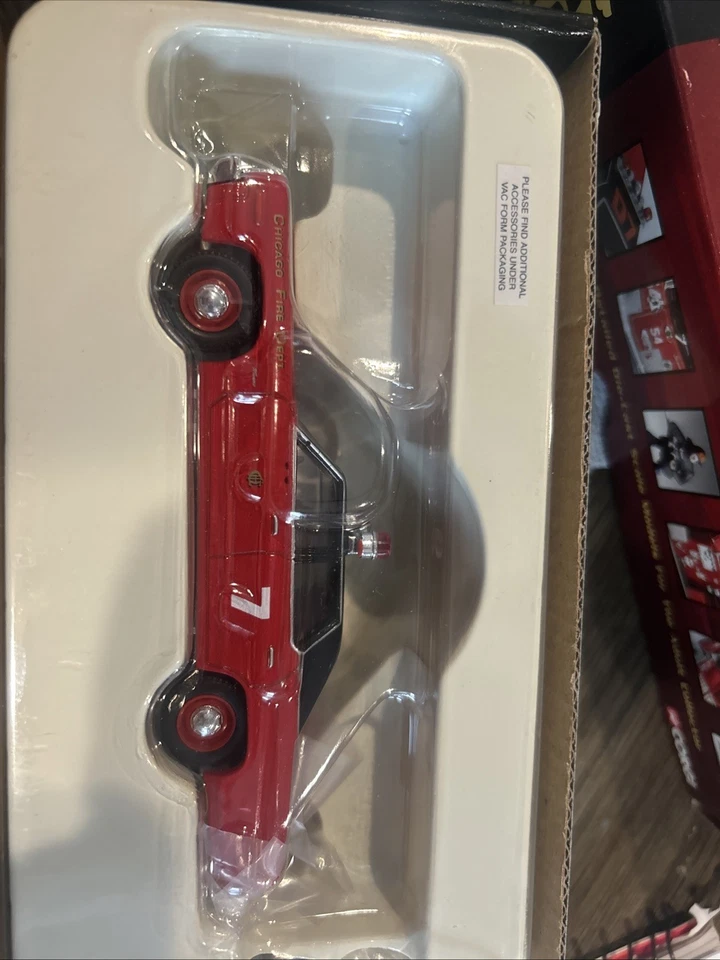 Corgi Chicago Fire Department Series Fire Rescue Vehicle 2 Firefighter Figures - Image 3 of 4