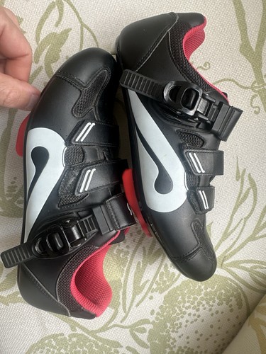 Peloton Cycling Shoes Size 40 US Women Size 9 Men 7 With Cleats Black Red - Picture 5 of 5