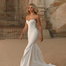 Luxury Strapless Lace Sleeveless Wedding Dresses See Through Zipper Bride Gowns