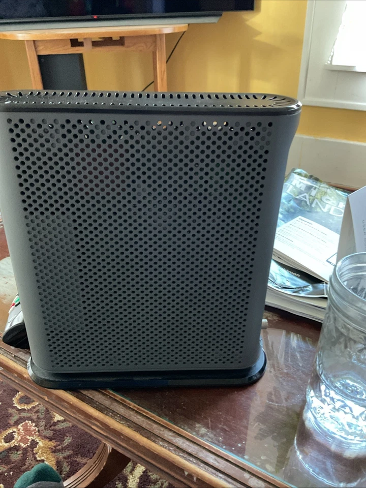 Motorola 24x8 Cable Modem plus AC1900 WiFi Router Model MG7700 Works - Image 3 of 4