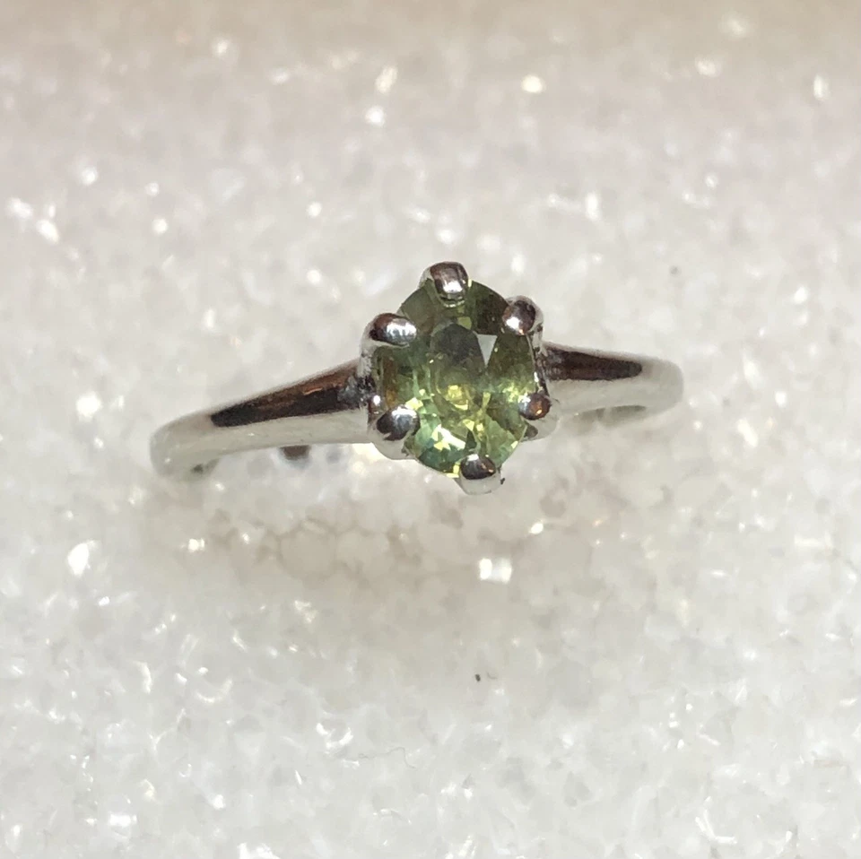 Сертифицированное кольцо из 10-каратного белого золота с натуральным александритом 0,67 карата - Изображение 3 из 4