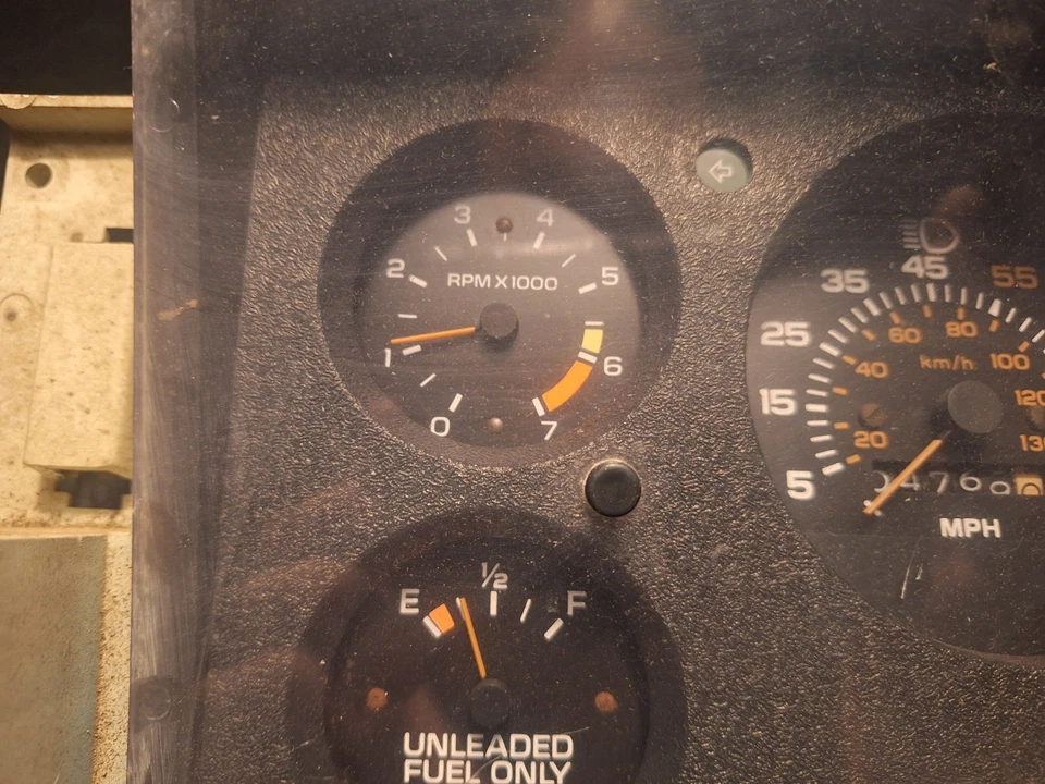 1980-81 Chevrolet Citation X11 Gauge Cluster With Tach Foto 2 de 4