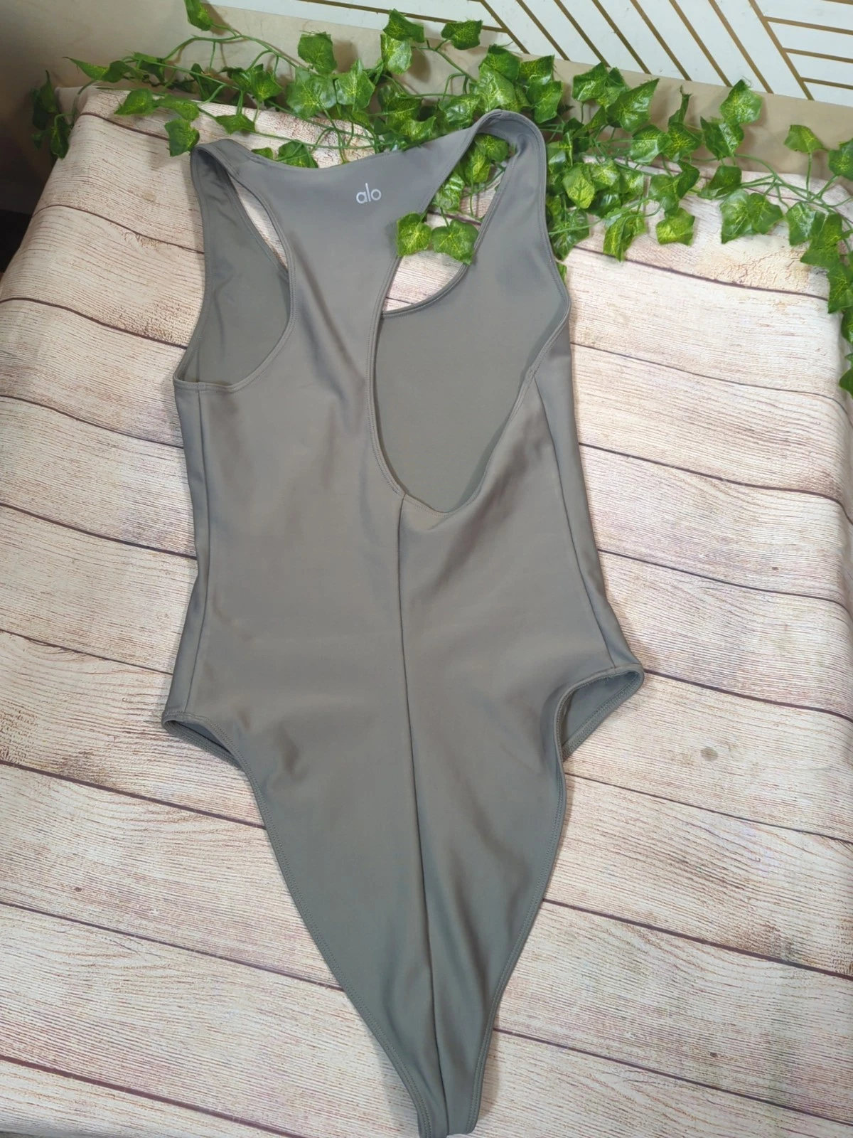 alo-yoga airlift barre sleeveless 
