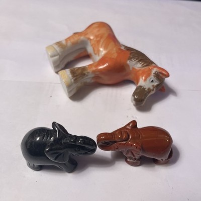 Red & Black Elephant Figurines Stone Carving Crafts Animal Statue 2'' + Horse
