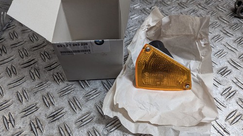 BMW R100RS,R100RT EZ:96 Blinker Rechts 63131243228 Neuteile 58738 - Bild 1 von 2