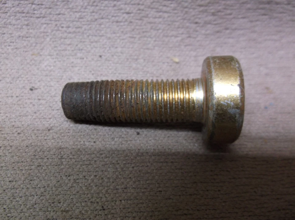 1970 1971 1972 1973 Mercury Cougar Ford Mustang cinturón de seguridad trasero perno marcado A Foto 4 de 4