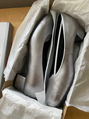 New in Box ARA Vicenza Vienna Low-Heeled Silver Leather Pumps 10 M $180