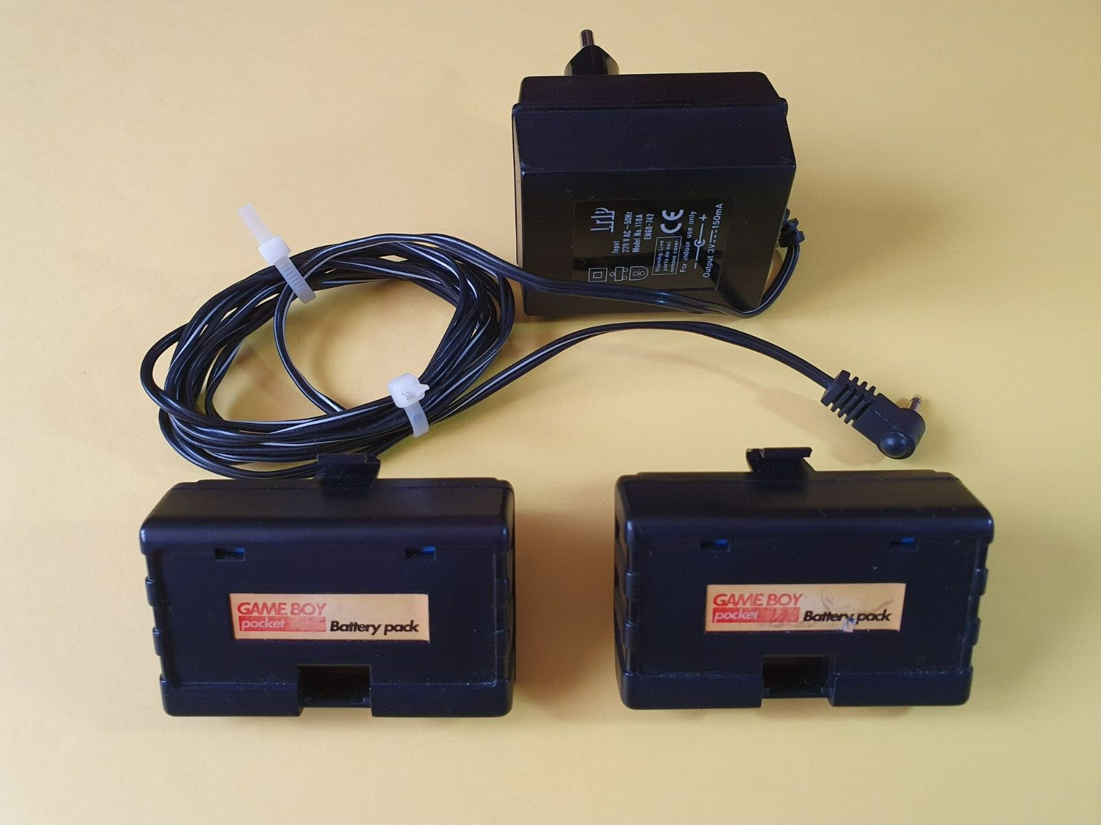 2 Battery Pack pour Nintendo GAME BOY POCKET + Chargeur / 1 H.S