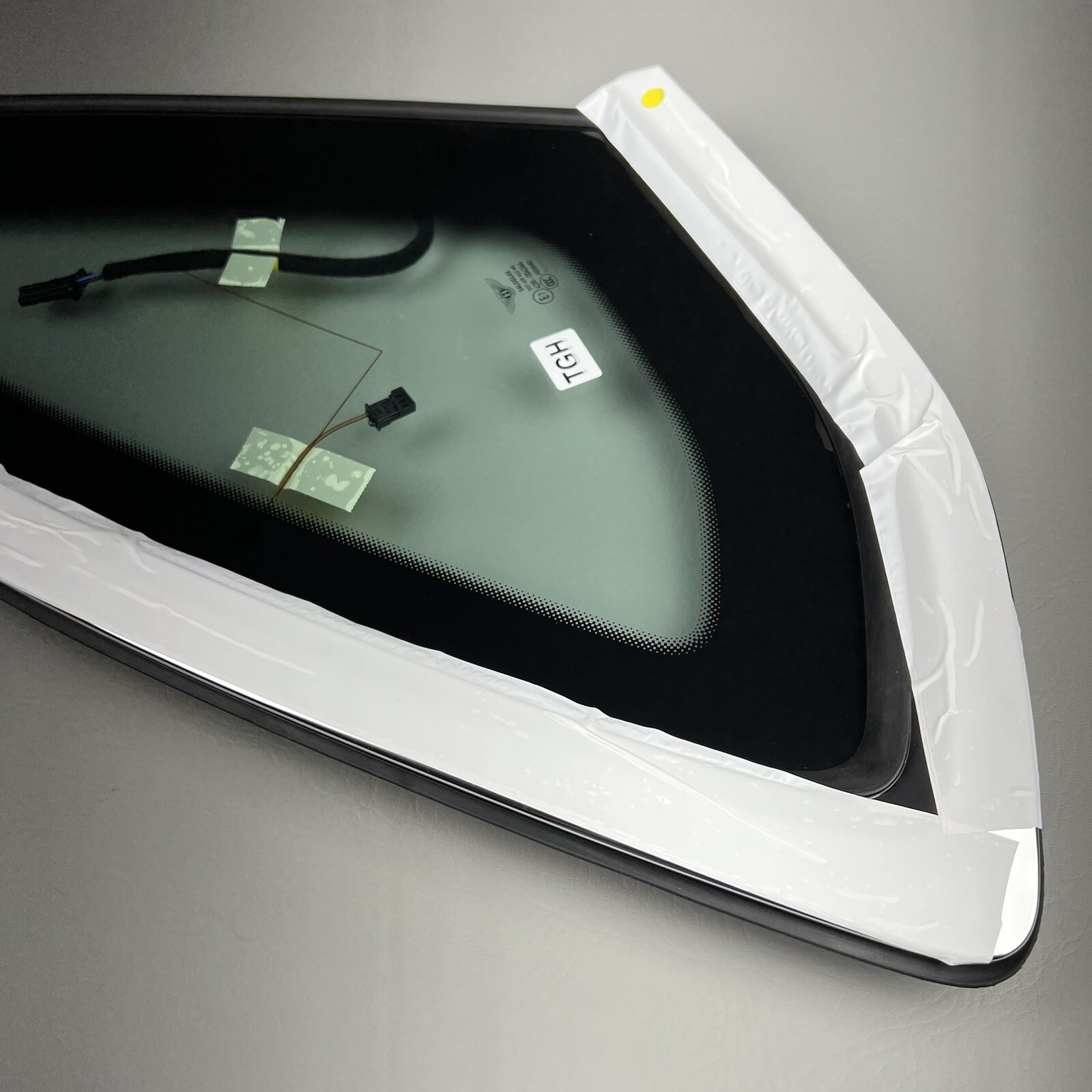 2016-2020 BENTLEY BENTAYGA REAR RIGHT GLASS QUARTER VENT WINDOW CORNER PANEL OEM