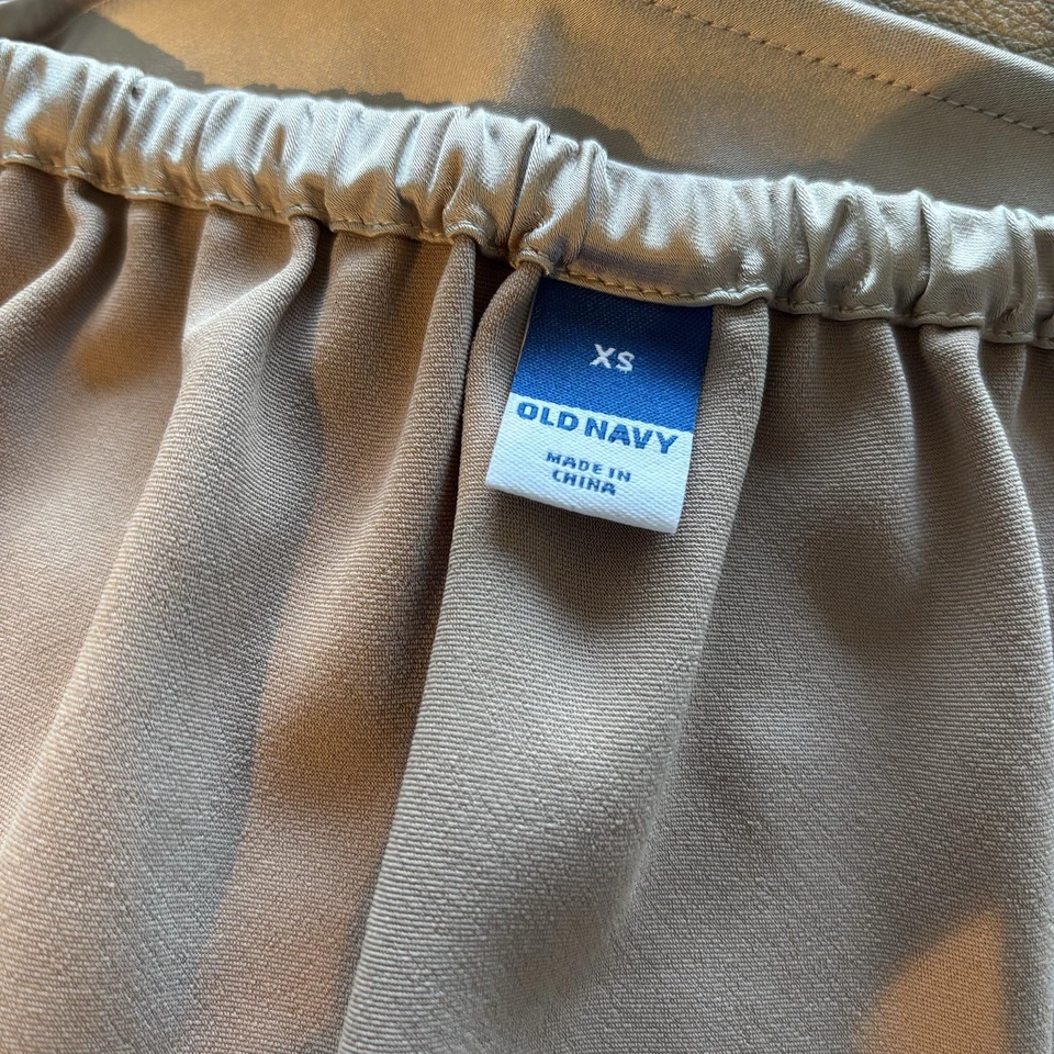 Falda midi satinada OLD NAVY abertura lateral para mujer XS cápsula minimalista profesional Foto 3 de 4