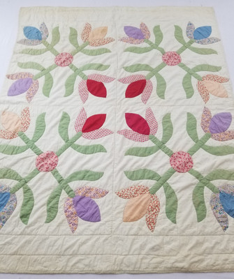 Vintage Handarbeit schöne ''Applikation Tulpe'' Muster Multicolor Quilt 81x63 Zoll