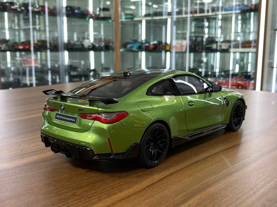 BMW M4 Competition (G82) M Performance 2021 en verde Java | Edición limitada [resina 1/18] Foto 4 de 4