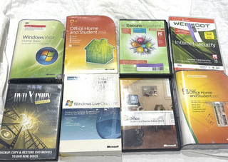 LOT OF VINTAGE MICROSOFT SOFTWARE SOLD AS IS UNTESTED