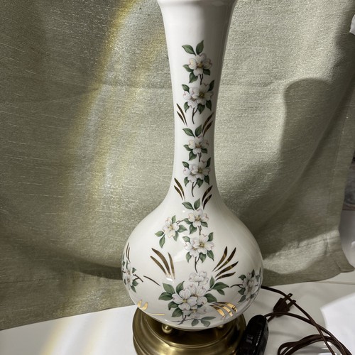 Lampada floreale porcellana Wilmar Company con base ottone 31”x7” vintage Made in Italy - Foto 4 di 18
