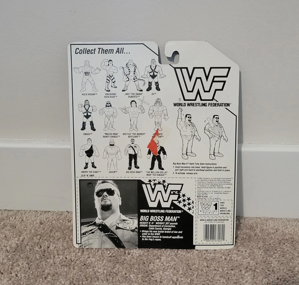 1990 Hasbro WWF Big Boss Man boneco de ação vintage com verso de cartão - Imagem 3 de 4