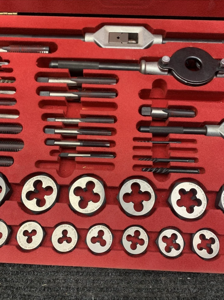 Bosch Nº Usado 96502 Juego de grifos y troqueles 58 piezas - Faltan 8 piezas Foto 3 de 4