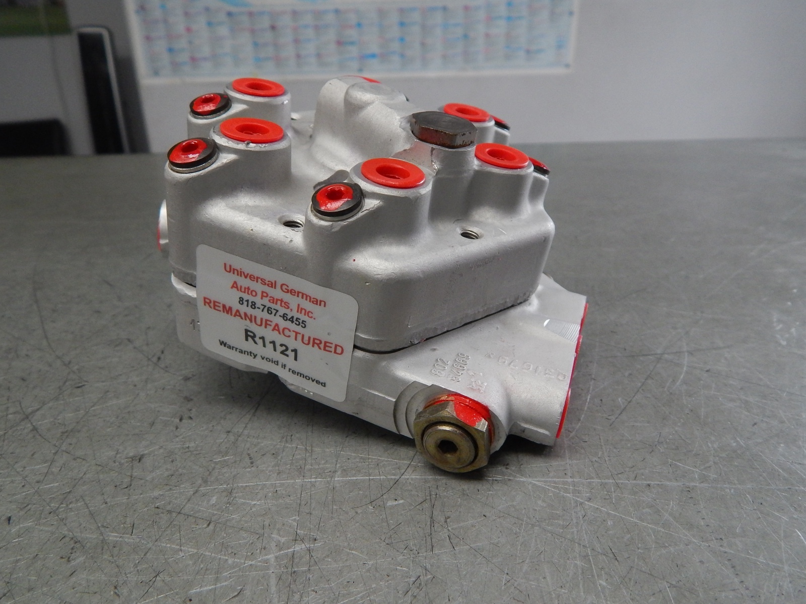COUNTACH 280E 280SEL 280SE 280SL FUEL DISTRIBUTOR 0438100099 - REMANUFACTURED