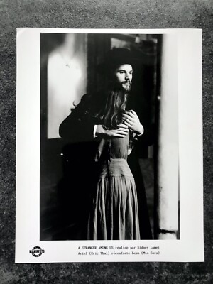 A STRANGER AMONG US Original 92 Movie Film Photo ERIC THAL MIA SARA SIDNEY LUMET