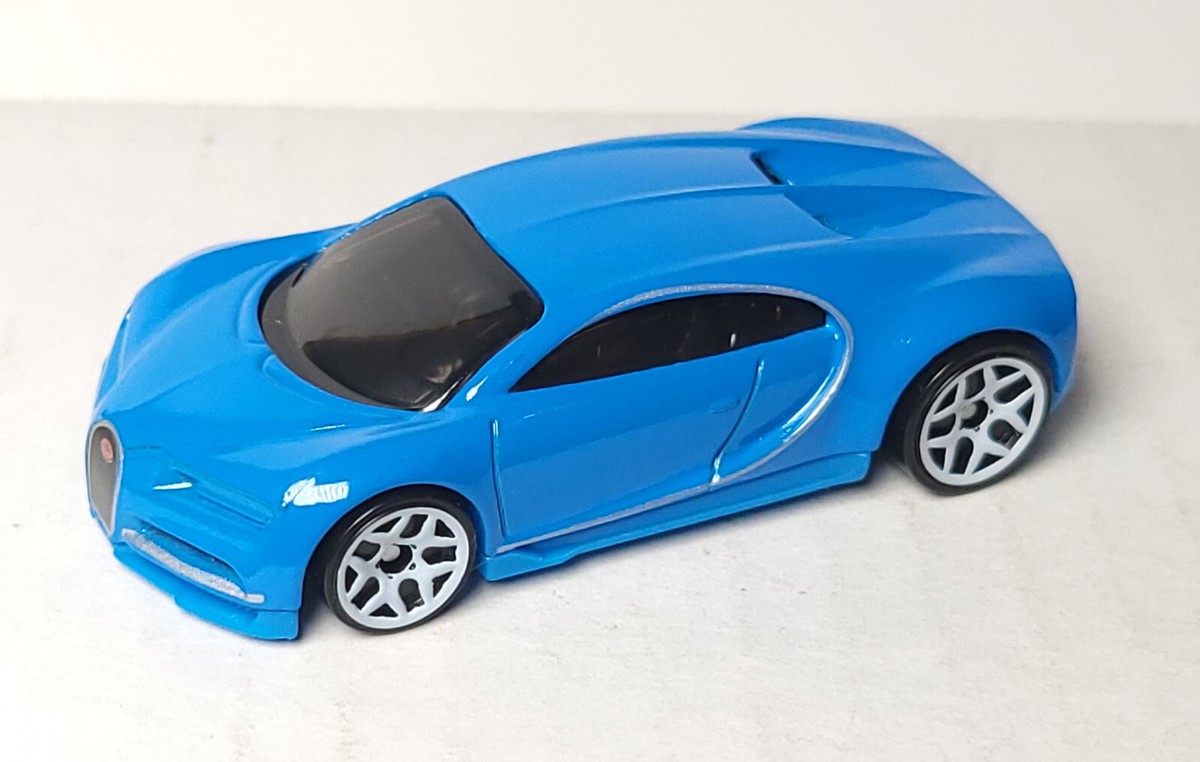 ホットウィール　ブガッティ　シロン　5台セット Amazon.com: Hot Wheels HKF52 Premium 2-Pack Bugatti Veyron
