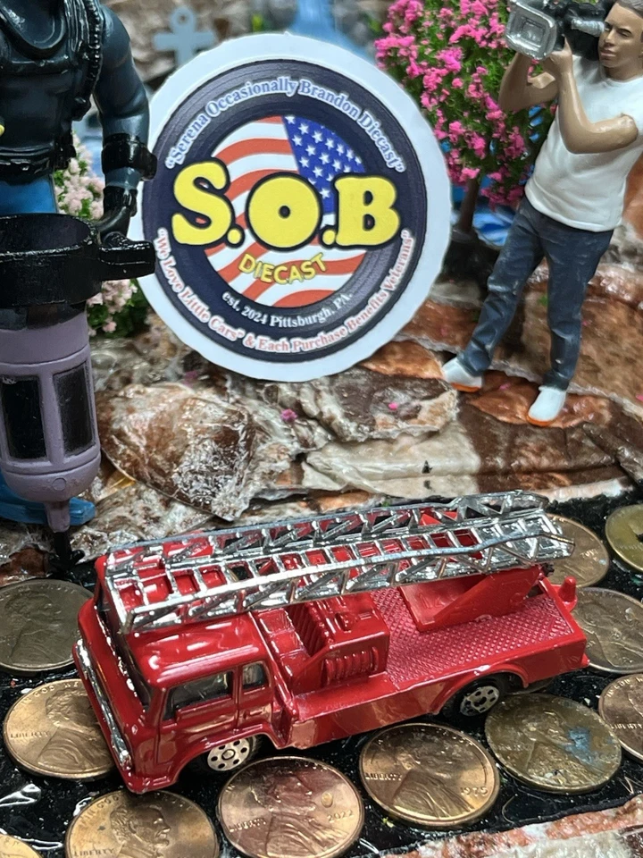 YatMing Fire Engine Ladder Truck Rescue 1:80 Red Diecast USED EX Condition - Image 3 of 4