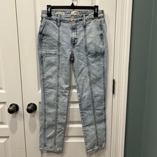 Universal Thread Women's Light Wash Detail Front High Rise Straight Leg Jeans 4