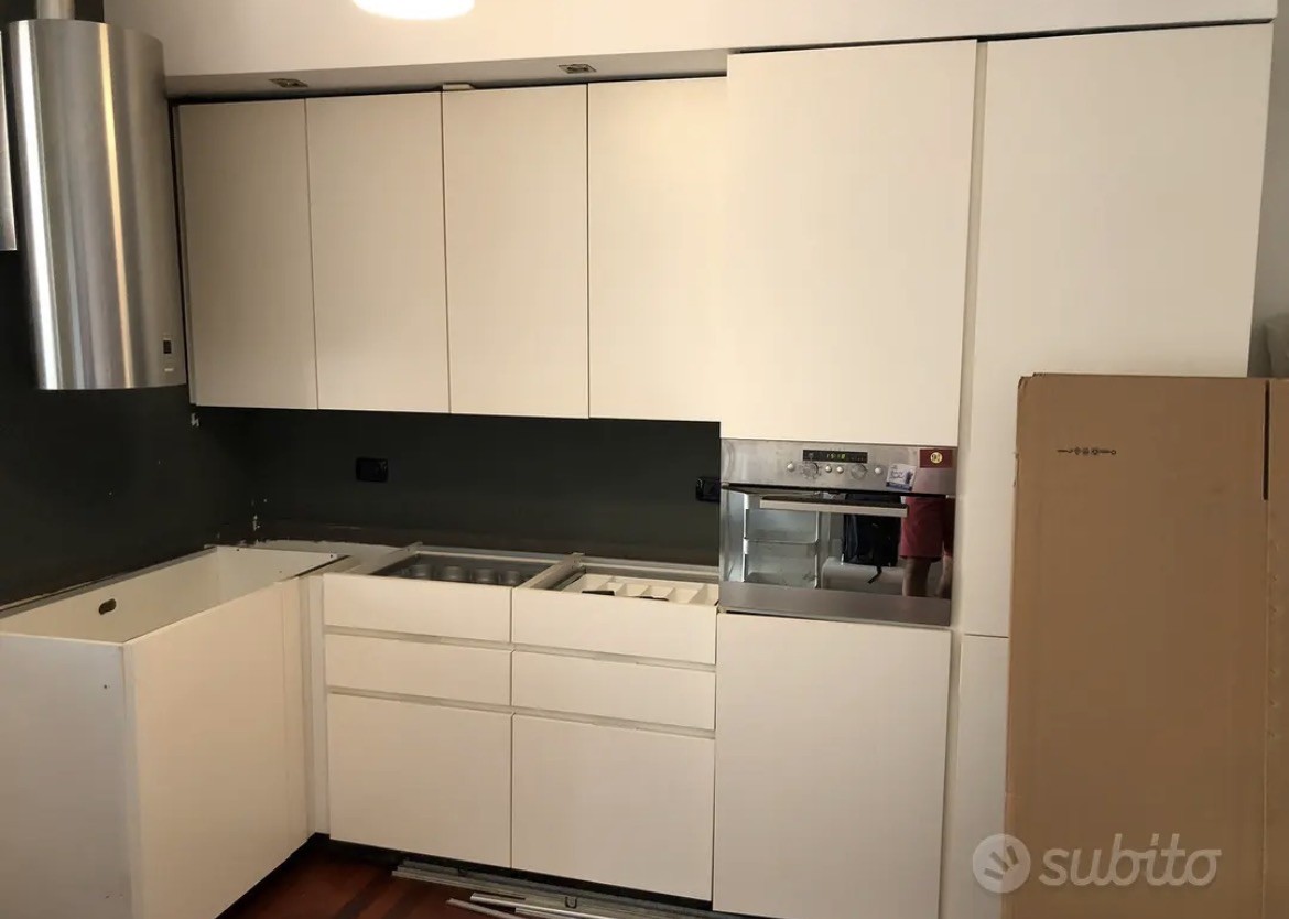 cucina completa di elettrodomestici usata