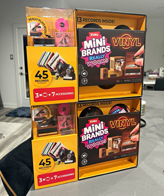 ZURU Mini Brands Really Works Vinyl Set w/ 45 Mini Records + 7 Accessories
