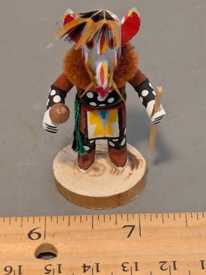 INDIANER GRAUER WOLF KACHINA VON ADRIAN LEON