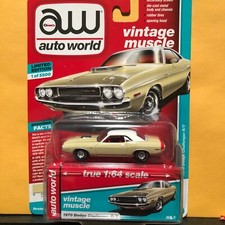 1/64 AUTO WORLD VINTAGE MUSCLE 1970 DODGE CHALLENGER R/T BEIGE AND WHITE TOP