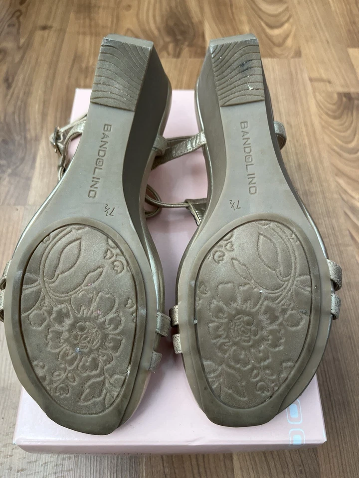 Sandalia Bandolino dorada BDHettie cuña correa al tobillo talla 7,5 Foto 4 de 4