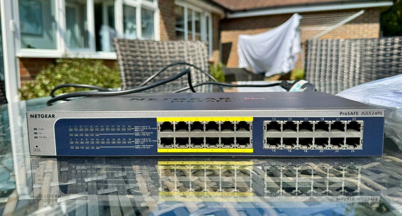 Netgear ProSAFE Plus JGS524PE 24-Port Gigabit Switch with PoE Smart Managed