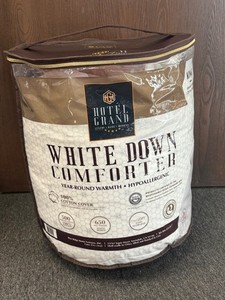Hotel Grand White Down Comforter - King (108 in x 98 in)